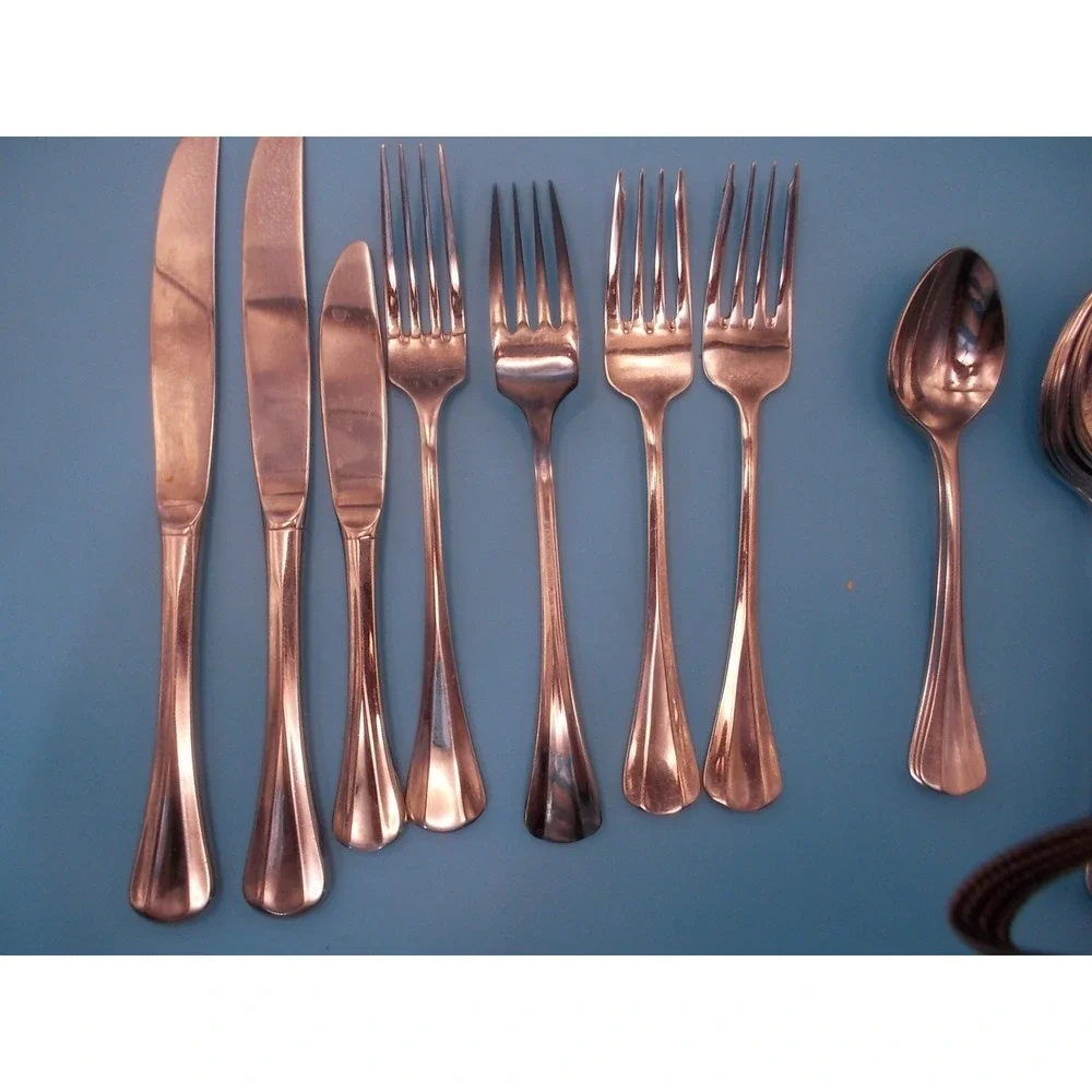 International Stainless Flatware Reflection Pattern 17 Piece Mixed Lot